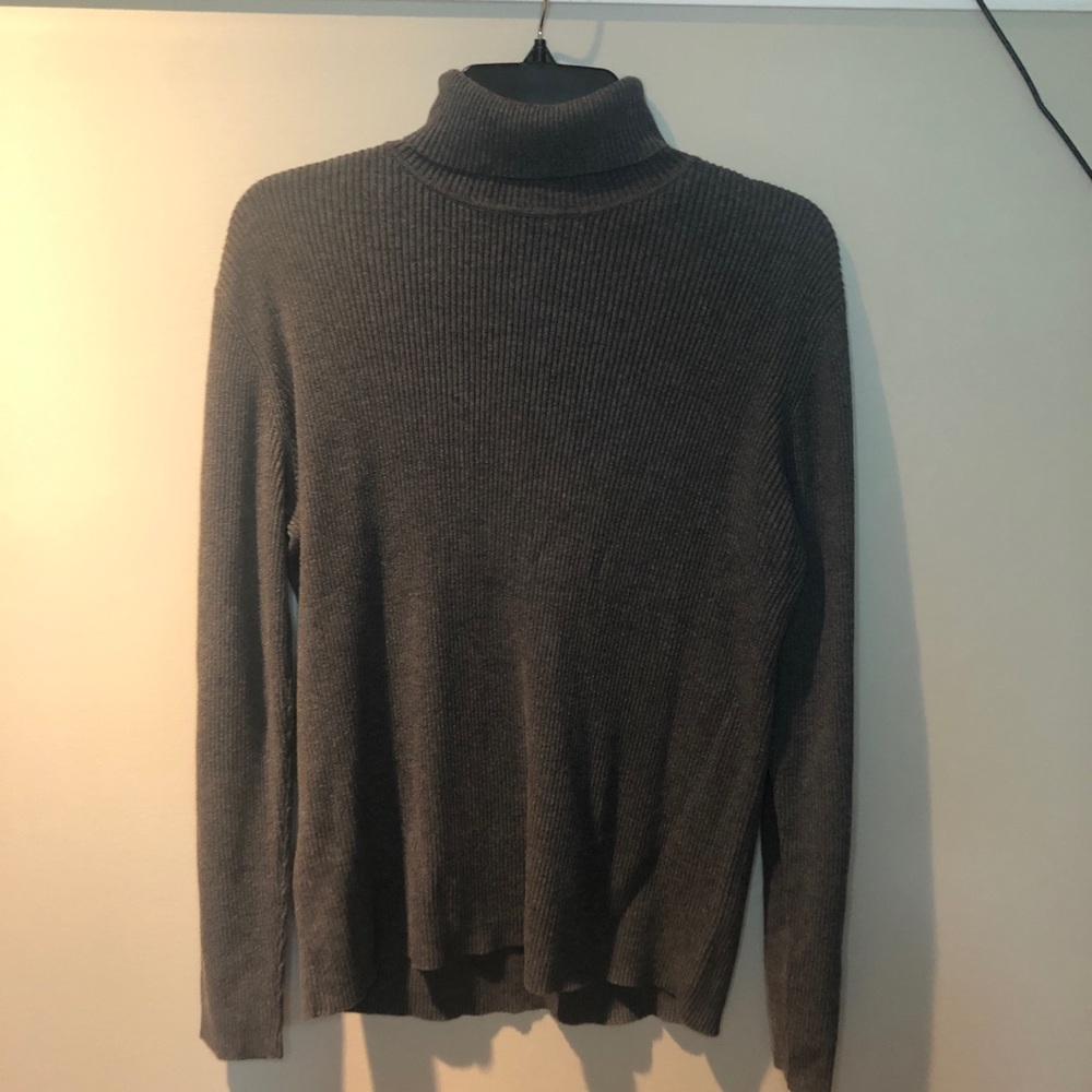 grey ribbed turtleneck size M perry ellis